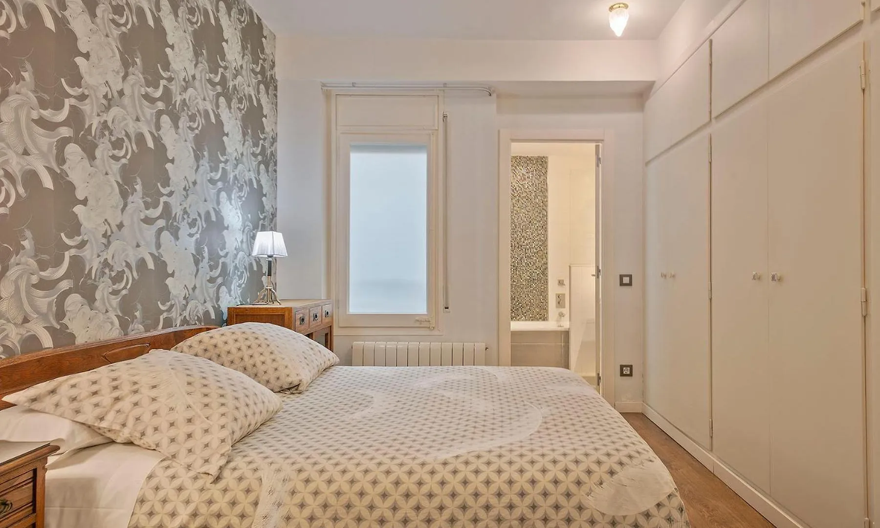 Luxury Muntaner Plaza Apartment Barcelona Spain